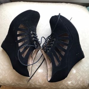 Black wedge heels
